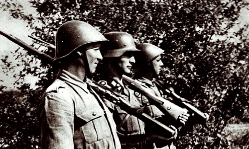Fotografie de propagandă utilizată pentru a promova „camaraderia între soldatul german și cel român”