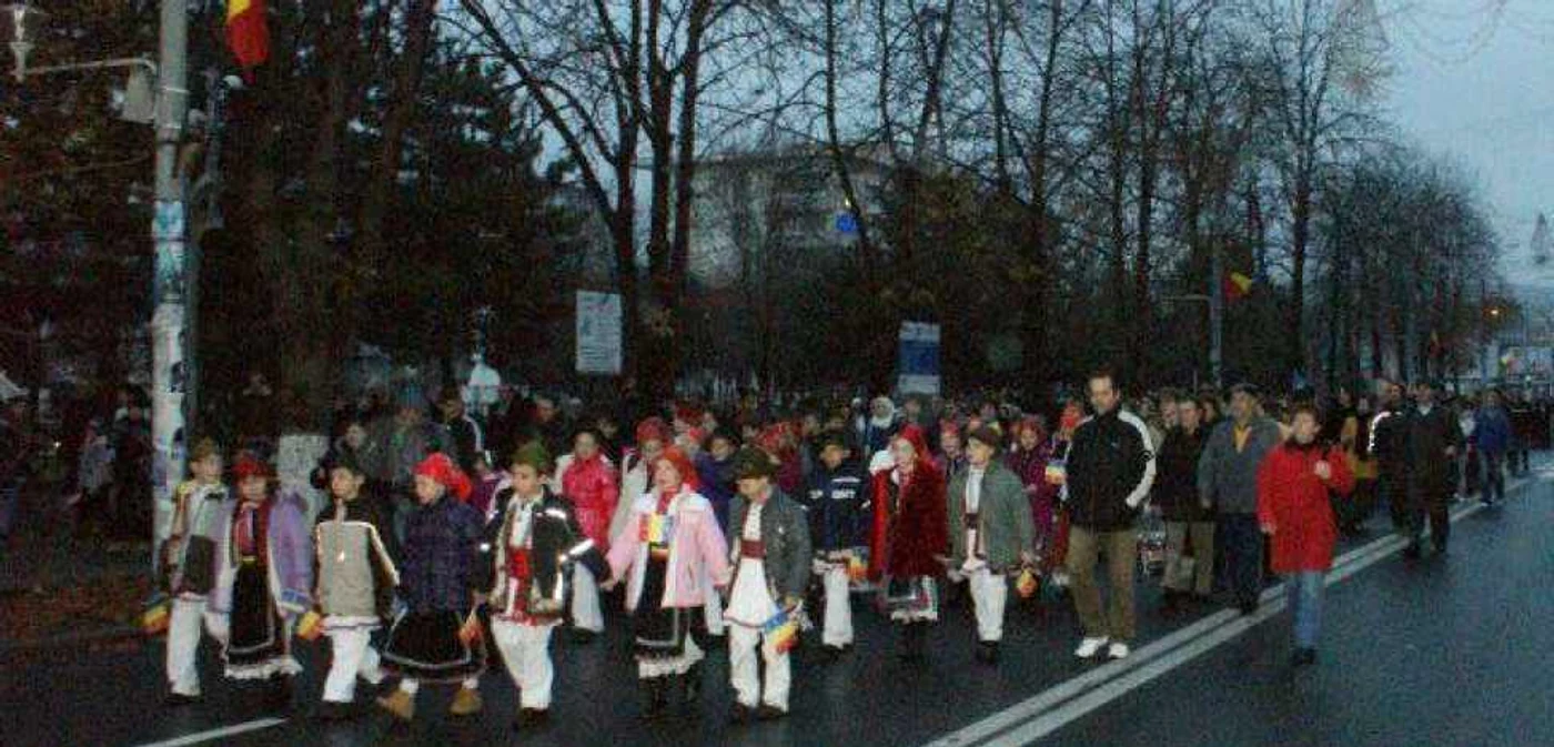 Şi în urmă cu un an a avut loc o paradă de Ziua Naţională. FOTO: Primăria Hunedoara.