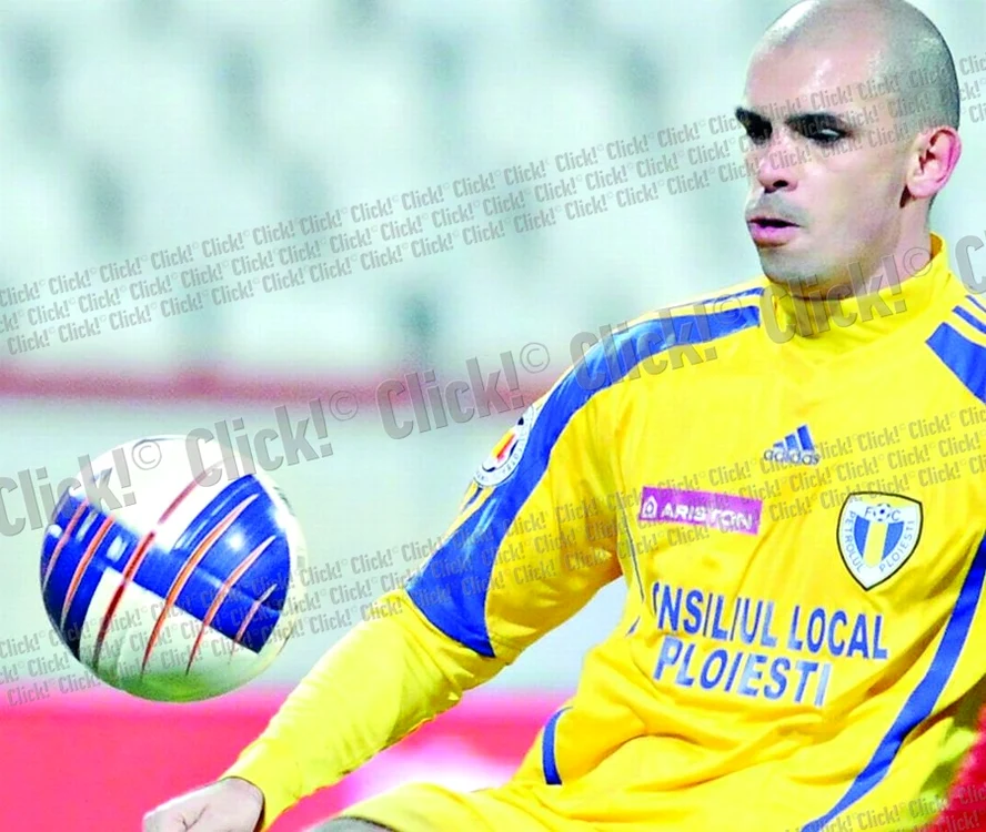
    Petrovic a fost unul  dintre fundaşii pe  care Petrolul a  contat în tur (Foto: Răzvan Păsărică)  