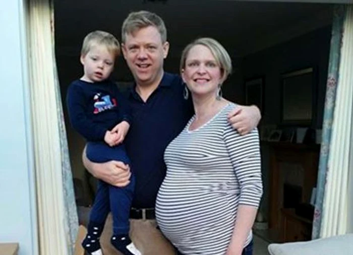 
    Charlotte, care mai are un copil, a rămas gravidă chiar înainte de a fi diagnosticată cu cancer  