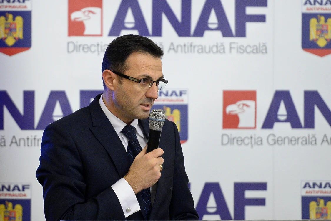 După nouă ore de audieri şi percheziţii, Nicolae a părăsit sediul DNA Ploieşti şi le-a declarat jurnaliştilor că este nevinovatfoto: Mediafax