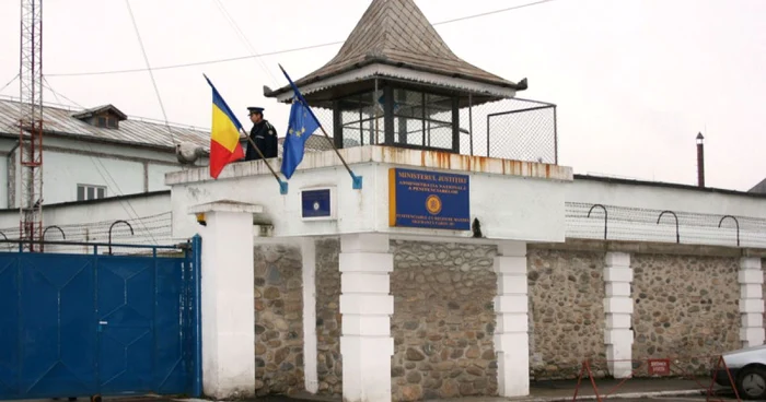 Cursurile se desfăşoară în incinta penitenciarului