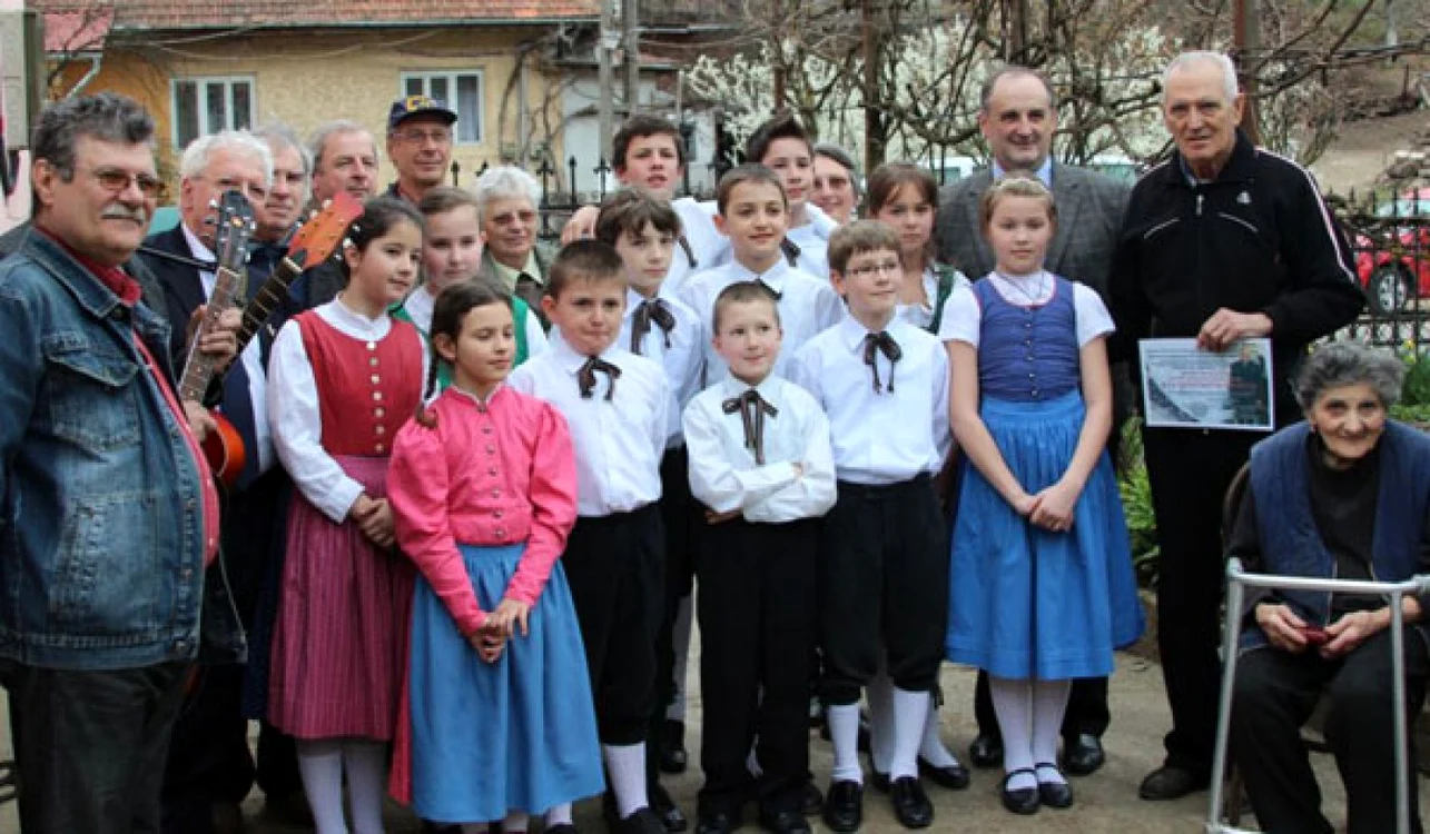 Forumul Democratic al Germanilor din Caraş-Severin l-au aniversat pe „Nea Costică“ FOTO FDGR