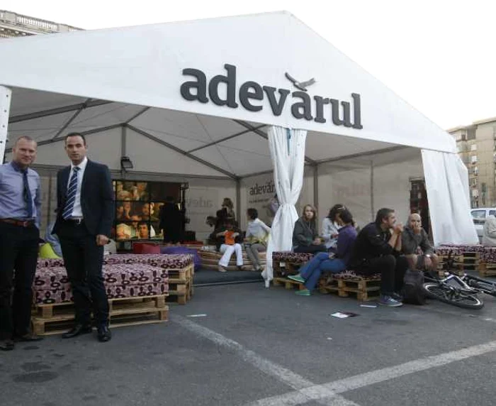 „Adevărul” vă aşteaptă zilnic în Piaţa Festivalului până pe 28 septembrie FOTO David Muntean