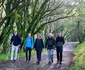 Regele Philippe cu Regina Mathilde și copiii lor pe El Camino de Santiago de Compostela. FOTO: Casa Regală belgiană