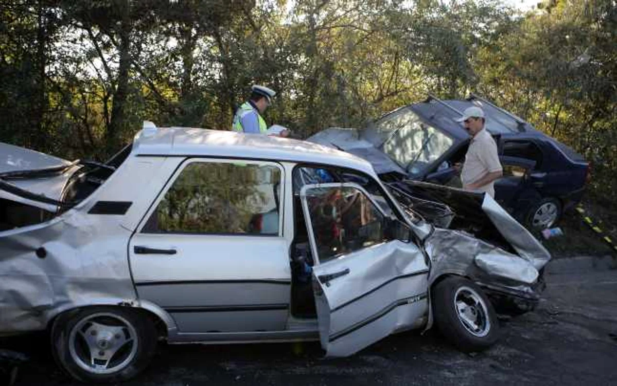 Constanţa: Accident frontal în drum spre Eforie
