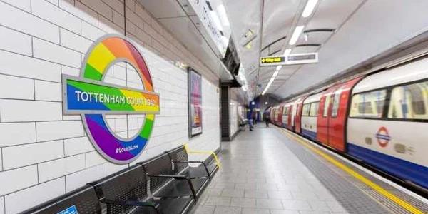 Afiş London Pride la metroul londonez