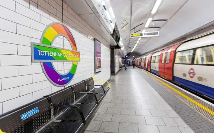 Metroul londonez în timpul London Pride. Sursă FOTO: Evening Standard