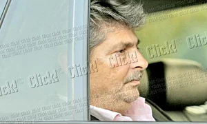 Nepotul lui Vîntu, alături de bona lui jpeg