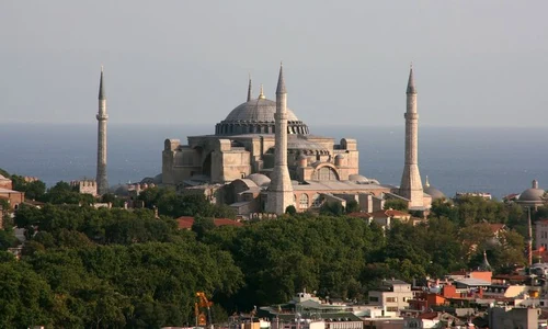 Comercianții din Istanbul, Turcia, nu te vor lăsa să cumperi nimic fără să negociezi jpeg
