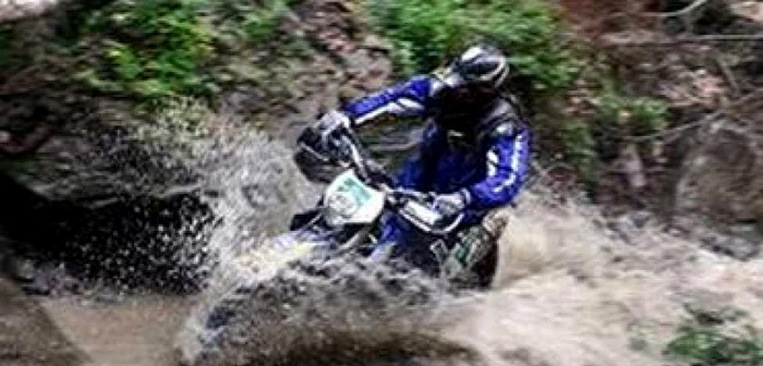 Râmnicu Vâlcea: Salt de 20 de metri cu ATV-ul în albia râului Ciunget