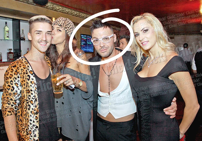 Stripperul Cornel Păsat şi soţia lui, Bianca, alături de doi prieteni (FOTOGRAFII: LEXAR)