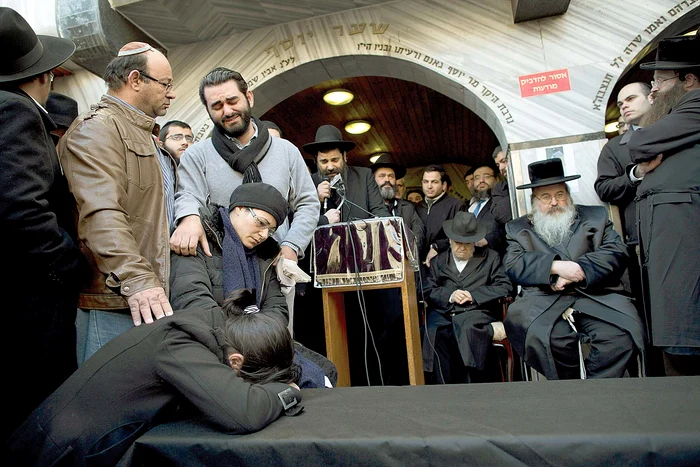 Tel Aviv. Cei patru ostatici ucişi, conduşi pe ultimul drum