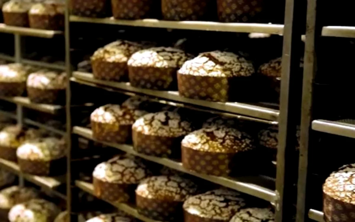 Pasca Boromir - panettone-le românesc în fabrica din Râmnicu Vâlcea Foto Adevărul