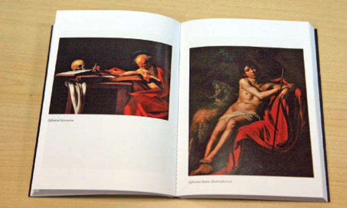 Romanul „Fluturele negru“ cuprinde şi câteva reproduceri color după lucrări ale pictorului Caravaggio
