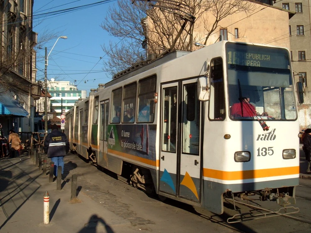 
    Tramvaiele 16 și 36 nu mai ajung în Pipera. Întorc la bd. Lacul TeiFOTO: Click!  