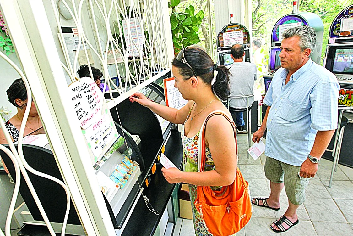 
    Bucureştenii nu au ieşit din casă pentru marele câştig la loto  