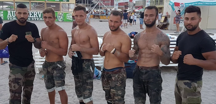 Yamato Zaharia alături de colegii de la ”Fight 4 U Club”