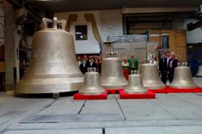 Cele șase clopote ale Catedralei Mântuirii Neamului au fost binecuvântate de Patriarhul DanielSursa foto: Adevărul.ro