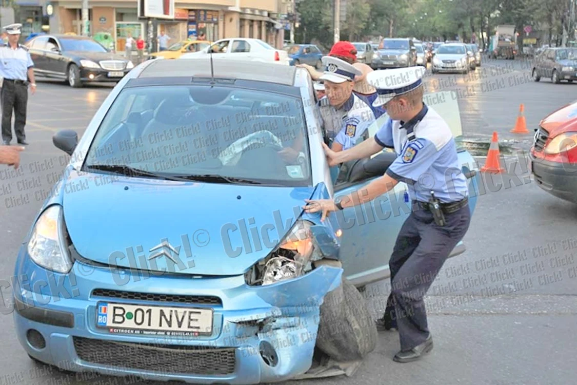 Așa arăta mașina de  200.000 de euro după  accidentul care a avut  loc marţi seara, în  jurul orei 20.00 (Fotografii: Mihai Ionescu)