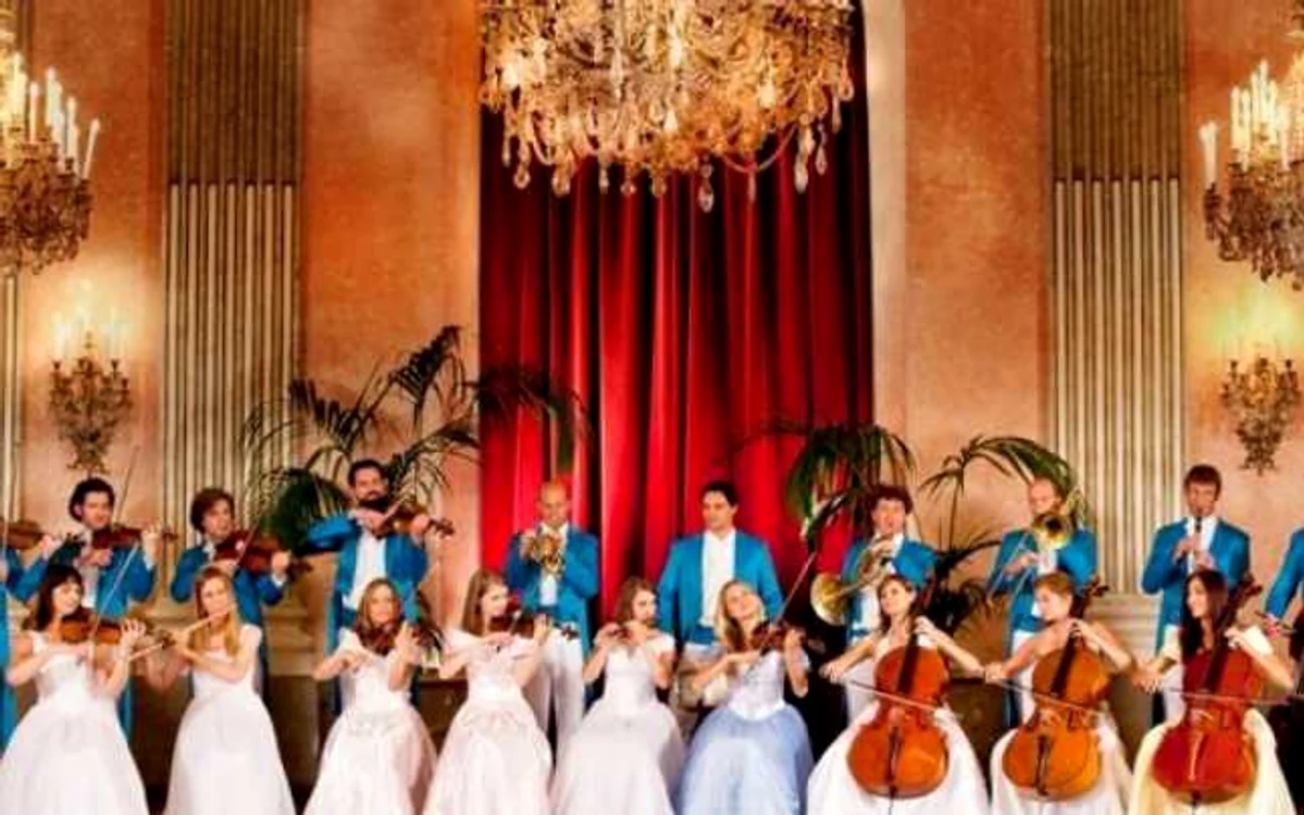 Vienna Strauss Orchestra va concerta la Sala Palatului în această-seară, alături de celebrul violonist Edvin Marton, care va cânta lao vioară Stradivarius FOTO: vreaubilet.ro