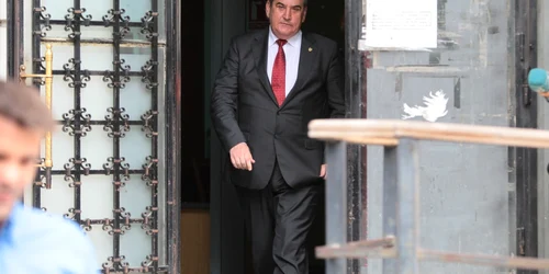 Gabriel Oprea la iesirea de la ICCJ FOTO Eduard Enea