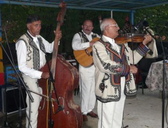 Târgu-Jiu: Festival al lăutarilor gorjeni la Bolboşi