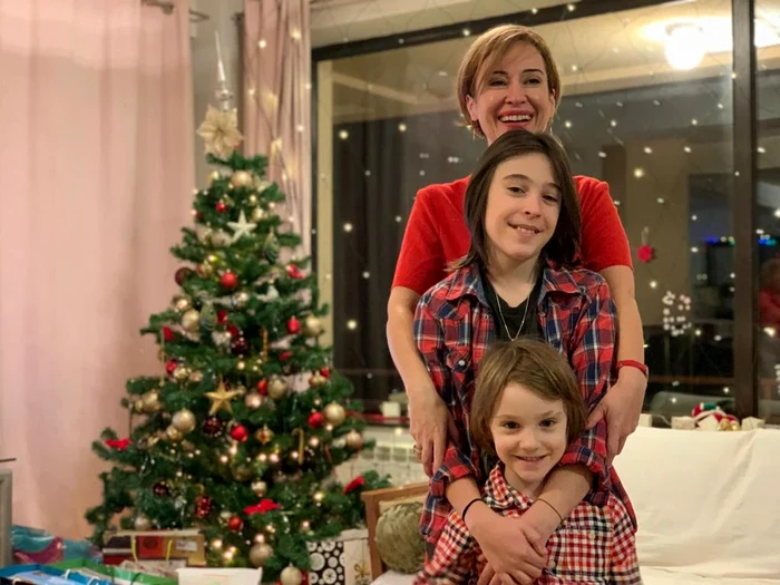 Medeea Marinescu si copiii săi jpeg