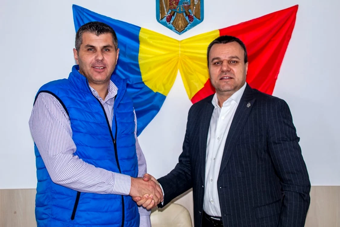 Marius Stanciu (stânga) și Eugen Pîrvulescu, liderul PNL Teleorman FOTO Facebook E.Pîrvulescu
