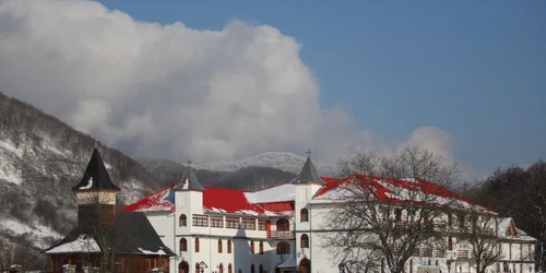 Datorită peisajului de vis, tinerii merg vara să facă nunţi la azil