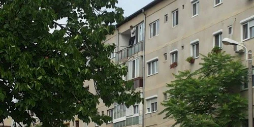 Barbatul a amenintat ca se arunca