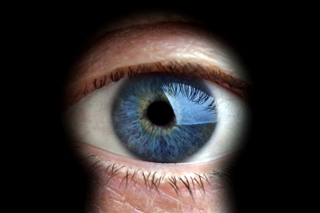 
    Voyeurismul este o practică sexuală mai puţin obişnuită ce constă în privirea pe ascuns a altor persoane în momentele lor cele mai intimefoto: 123RF  