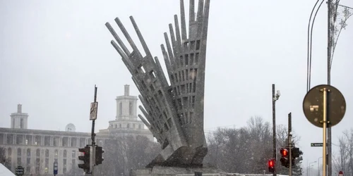Monumentul Aripi de la Piaţa Presei FOTO Mediafax 