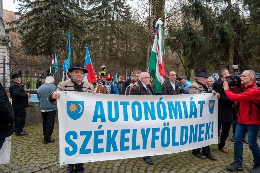 Aproximativ 250 de persoane au semnat o petiţie pentru autonomia Ținutului Secuiesc: „A existat, există şi va exista pe veci!”