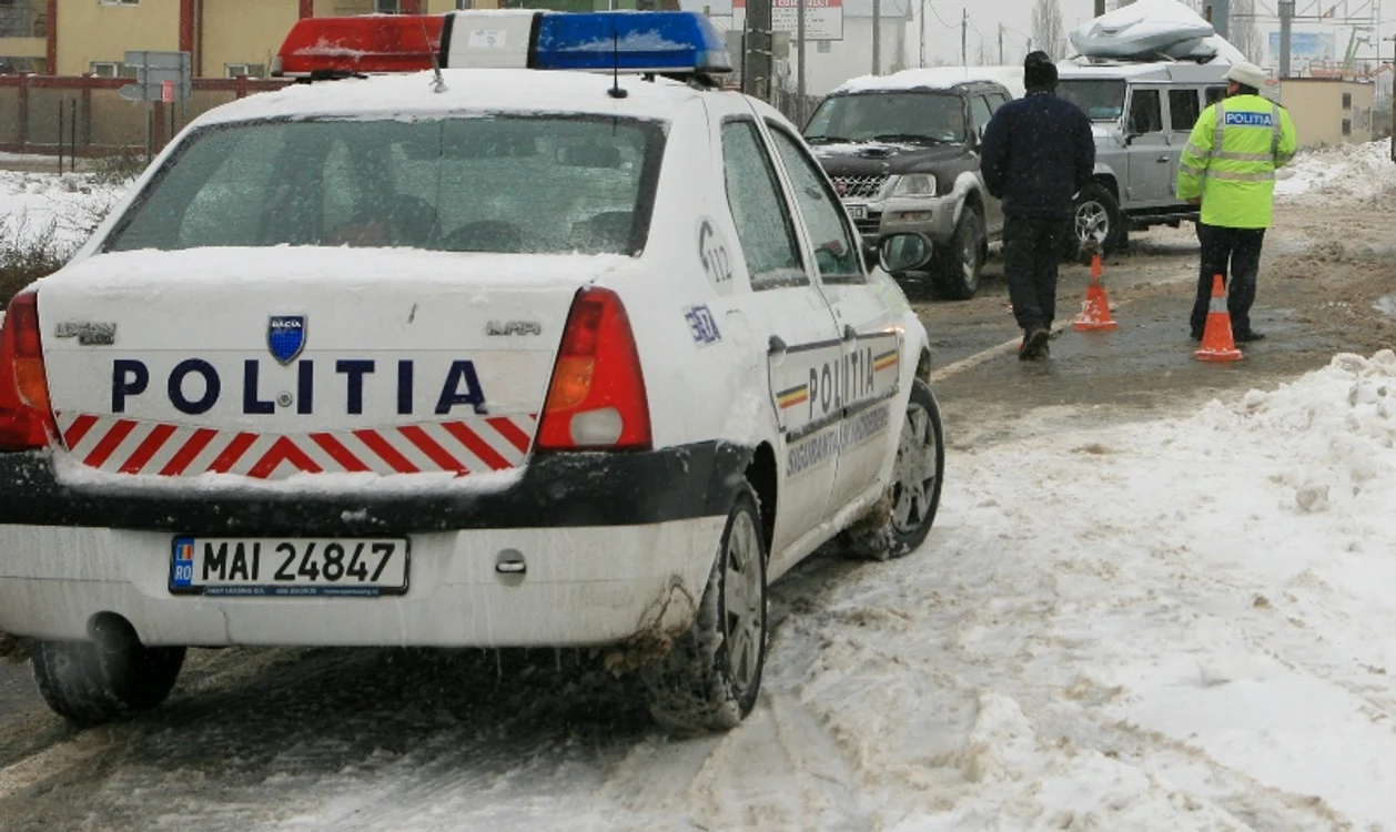 
    Poliţiştii au deviat circulaţia prin localitatea Boldeşti Scăieni  