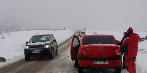 Şoferii trebuie să-şi doteze maşinile ca să urce la Rânca