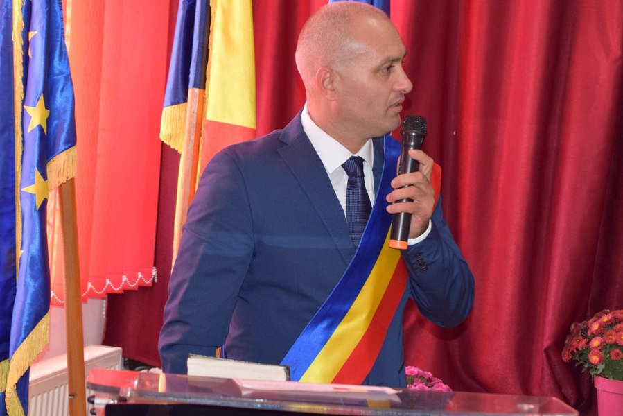 Primarul PSD din Crevedia va fi judecat pentru trafic de persoane. Este acuzat că a exploatat o persoană la ferma sa