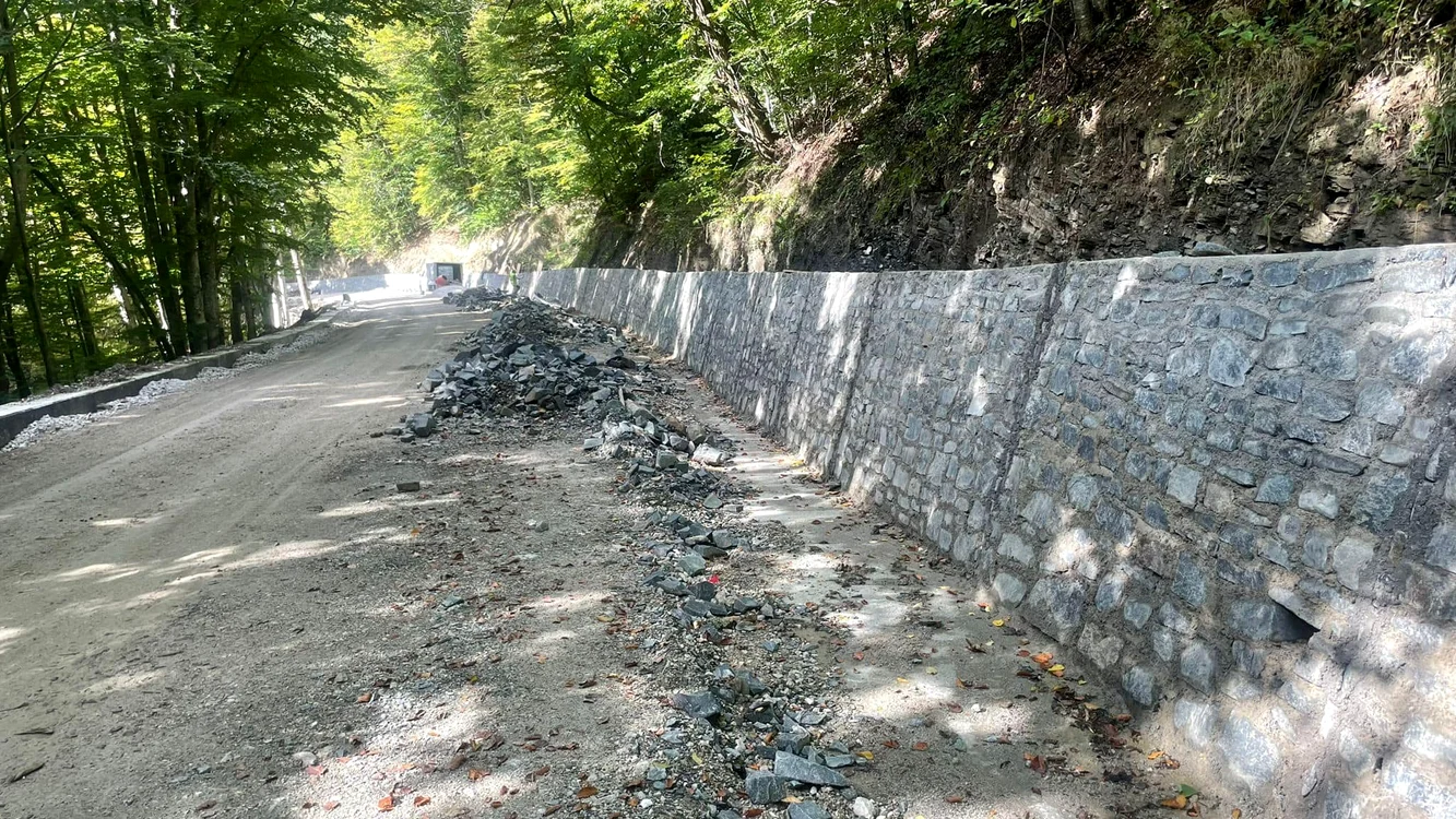 Lucrări pe lotul 2 al drumului județean FOTO CJ Alba