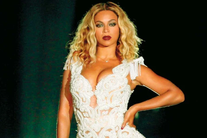 Asta e casa de 1,6 milioane de dolari pe care a primit-o Brad de la Moş (Fotografii: Photoland / Wenn / Reuters)