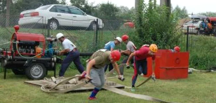 Alba Iulia: Concurs de servicii profesioniste pentru pompieri