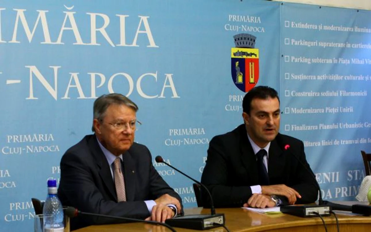 Profesorul Nicolae Hâncu şi primarul Sorin Apostu, la lansarea monitorizării
