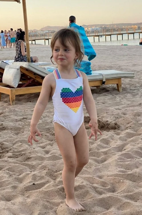 
    Micuța Eva la mare, în vacanța de Paștefoto: arhiva personală/Instagram  