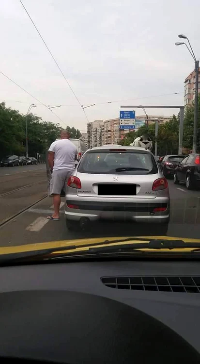 Bărbatul a devenit "vedetă" pe Facebook