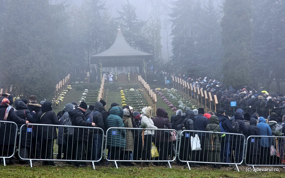 Pelerinaj la Mănăstirea Prislop. Foto: Daniel Guță. ADEVĂRUL