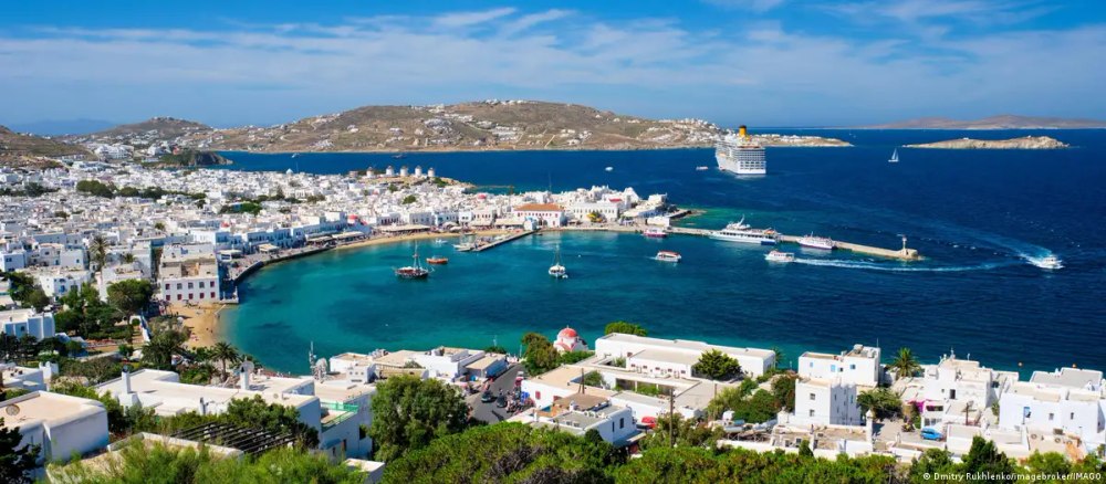 Rețeaua care leagă Baza Kogălniceanu de zborul la Mykonos