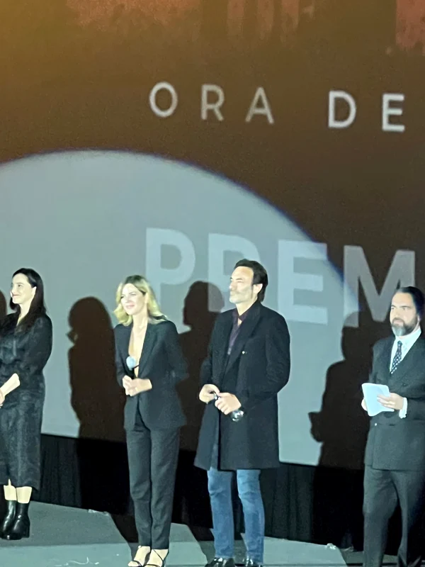  Anthony Delon a fost prezent aseară la premiera de gală pentru „21 de Rubini” și a fost în centrul atenției
