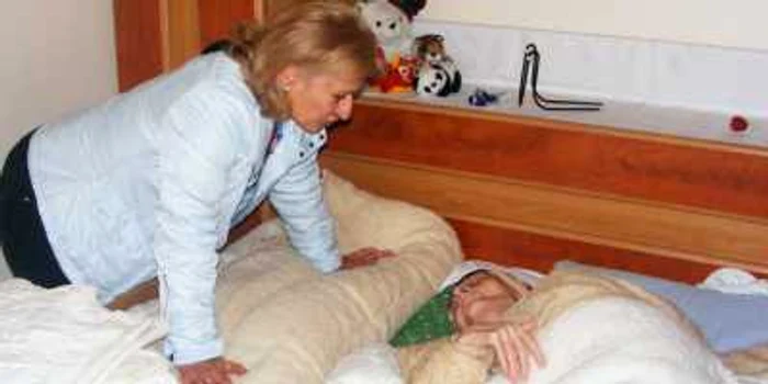 Lidia Solenger alături de mama sa, o persoană nevăzătoare