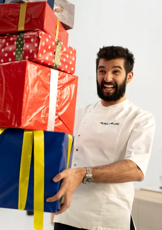 Chef Richard Abou Zaki vă propune rețeta lui de Tiramisu din resturi de panettone foto: Antena 1 