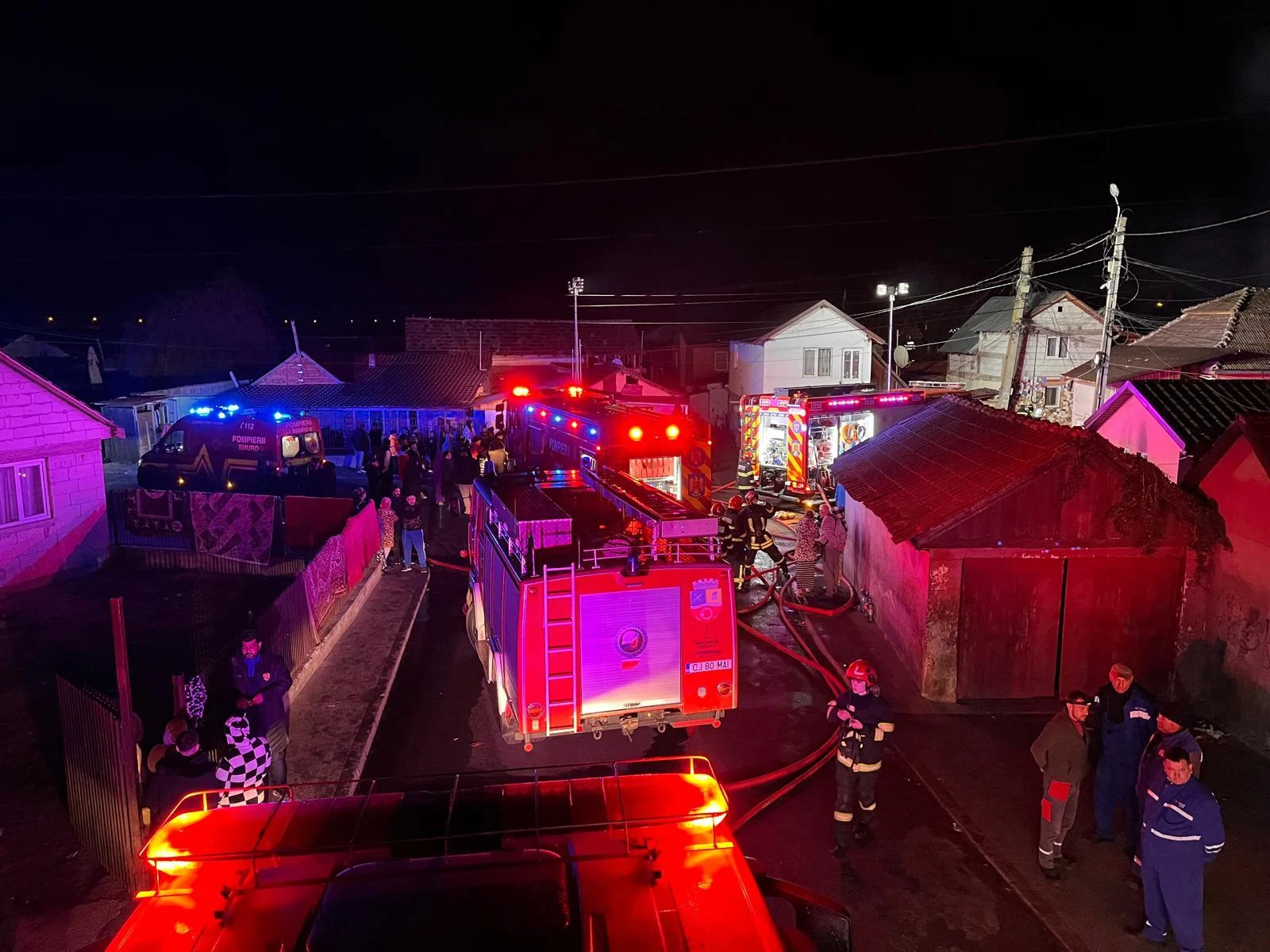 Incendiu violent în Turda. Aproximativ 20 de locuințe distruse, două persoane au ajuns la spital