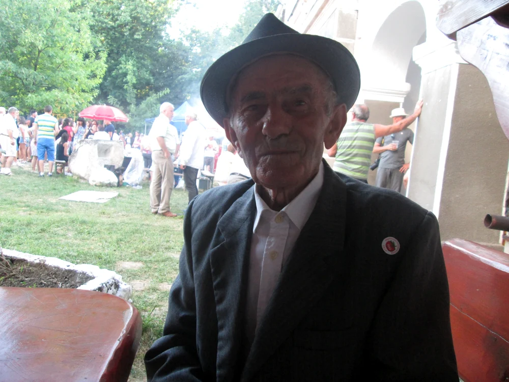 
    "Toate le cânt fără să mă uit în carte", se laudă nea TraianFoto: "Adevărul"  